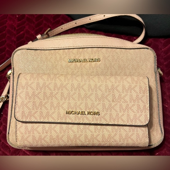 UC Michael Kors Light Blush Crossbody and Wallet 2-piece Set - Picture 2 of 12
